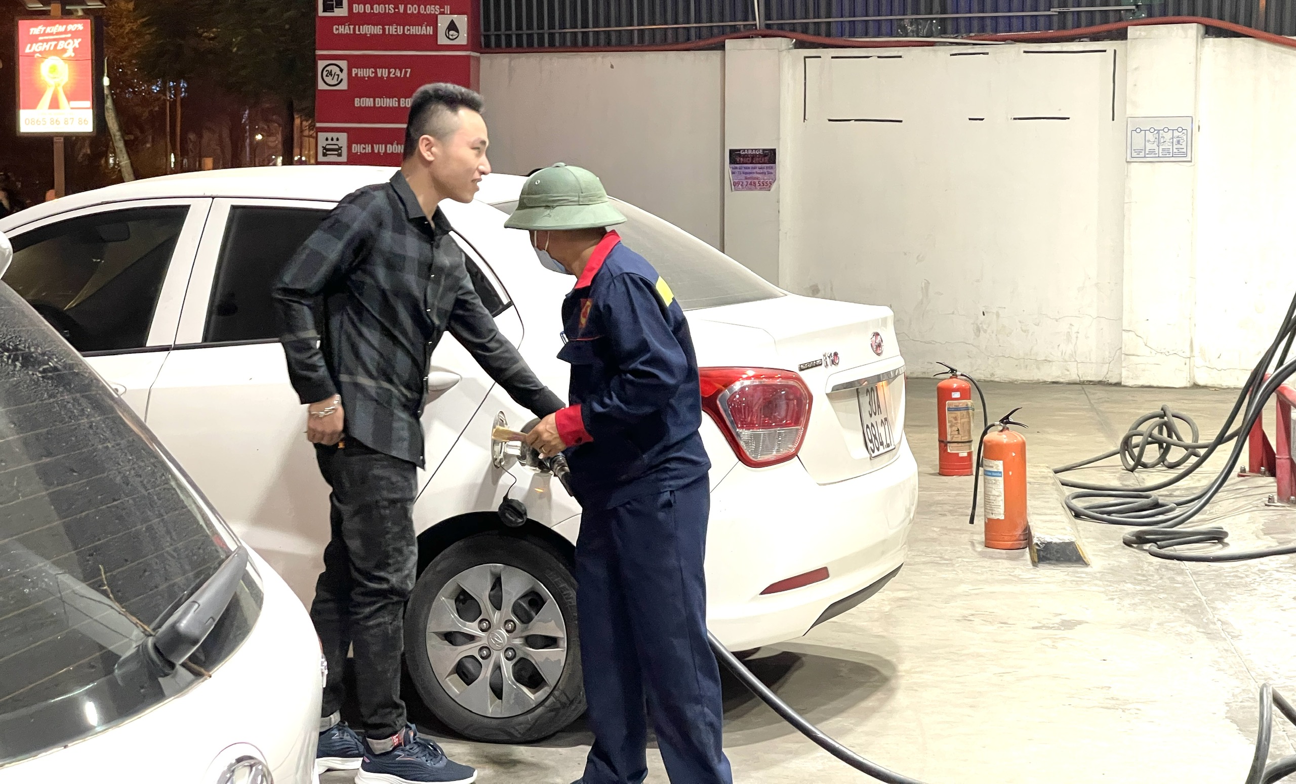 Giá xăng được điều chỉnh tăng nhẹ