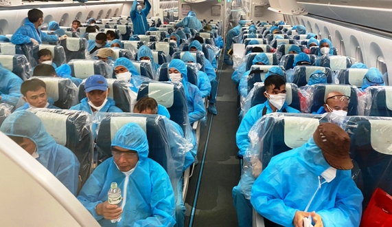 Đề nghị truy tố 54 bị can trong vụ “chuyến bay giải cứu”