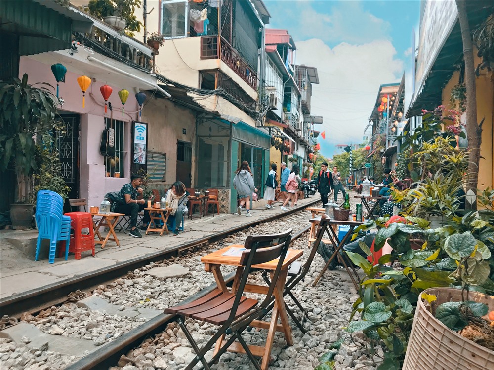 Hà Nội Yêu cầu các đơn vị lữ hành không đưa khách đến cà phê đường tàu