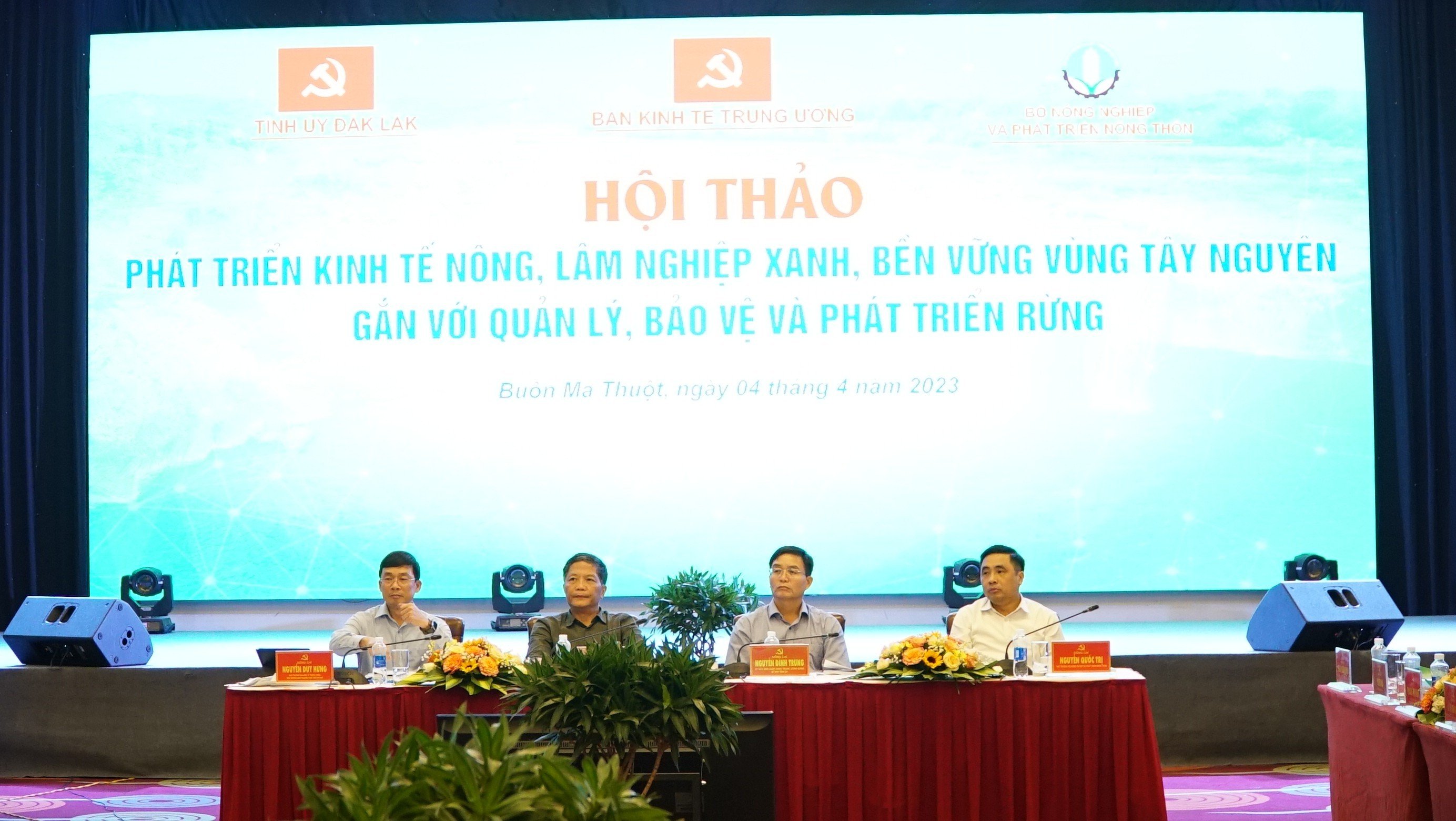 Tìm giải pháp phát triển kinh tế nông, lâm nghiệp gắn với phát triển rừng bền vững