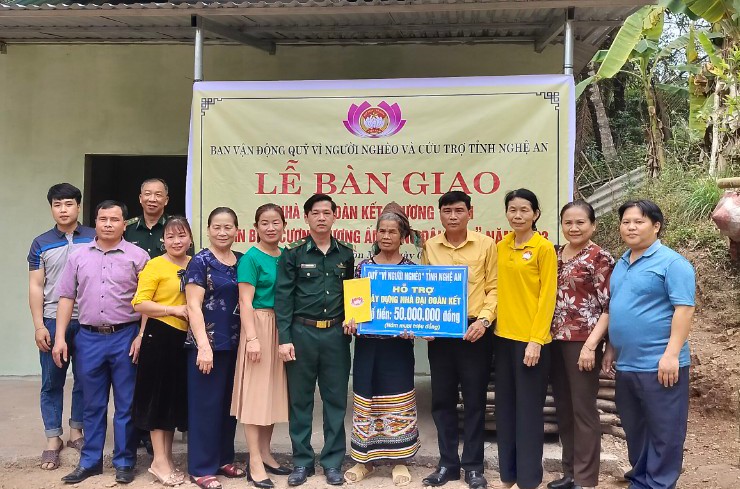 Đồng hành xoá nhà tạm cho người dân