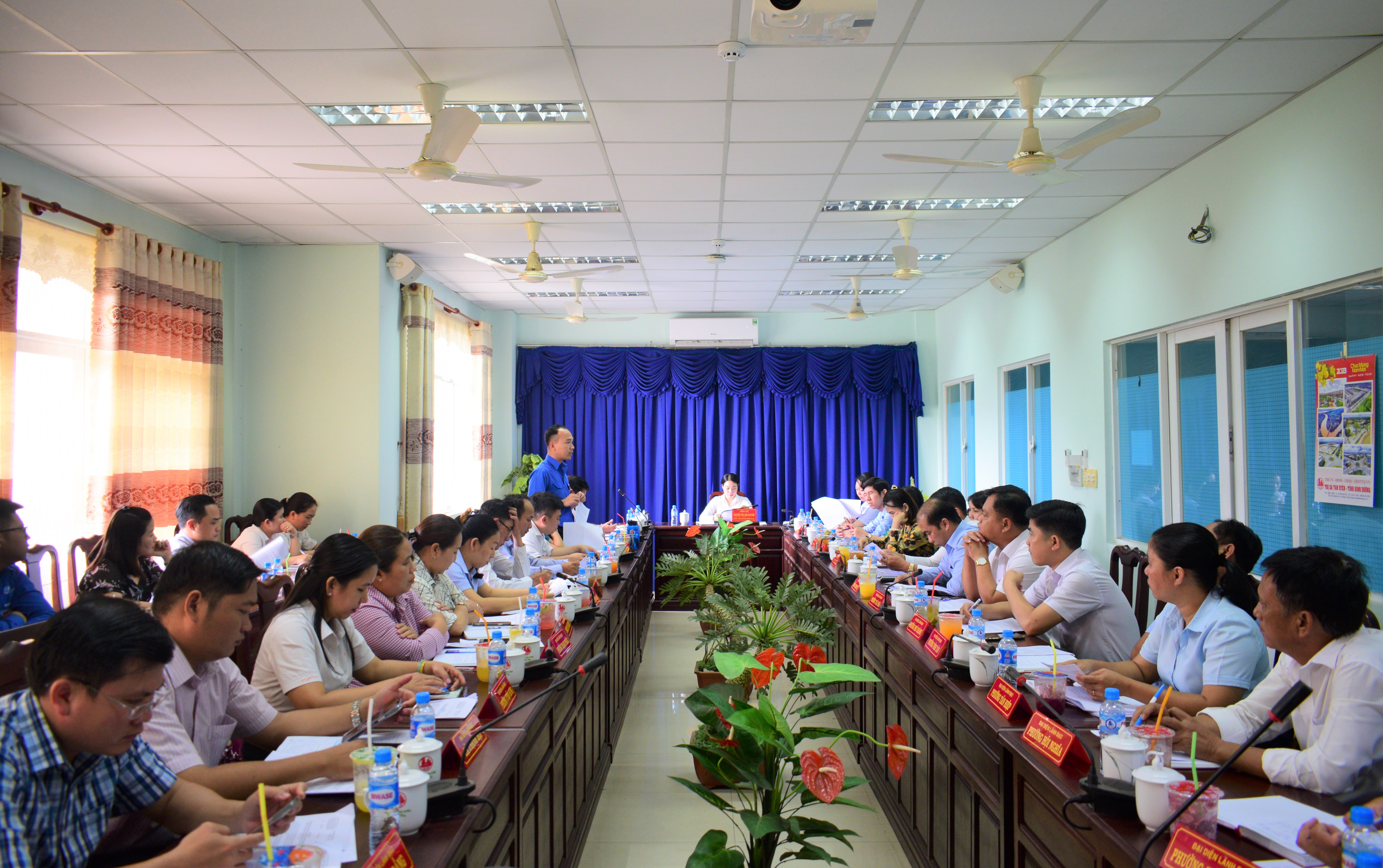 Ra quân diệt lăng quăng và xử lý ổ dịch phòng, chống bệnh sốt xuất huyết