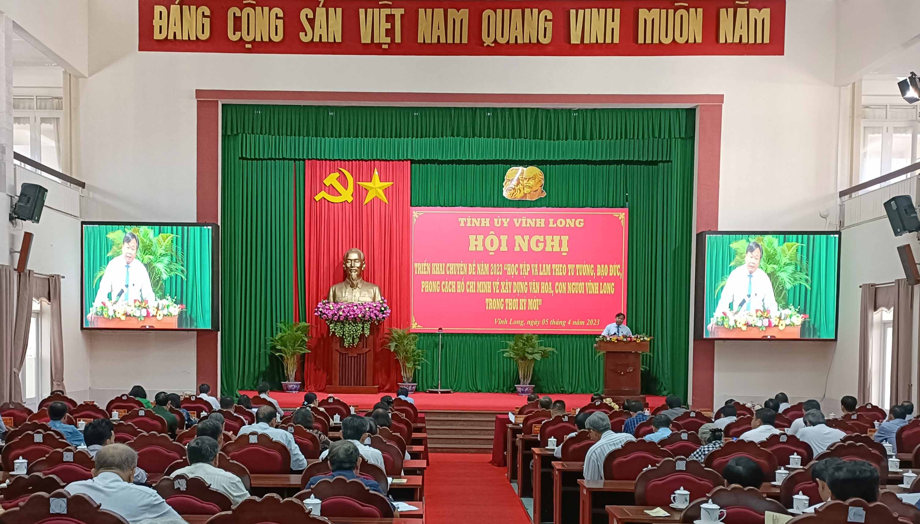 Khơi dậy và phát huy truyền thống văn hóa, sức mạnh con người Vĩnh Long