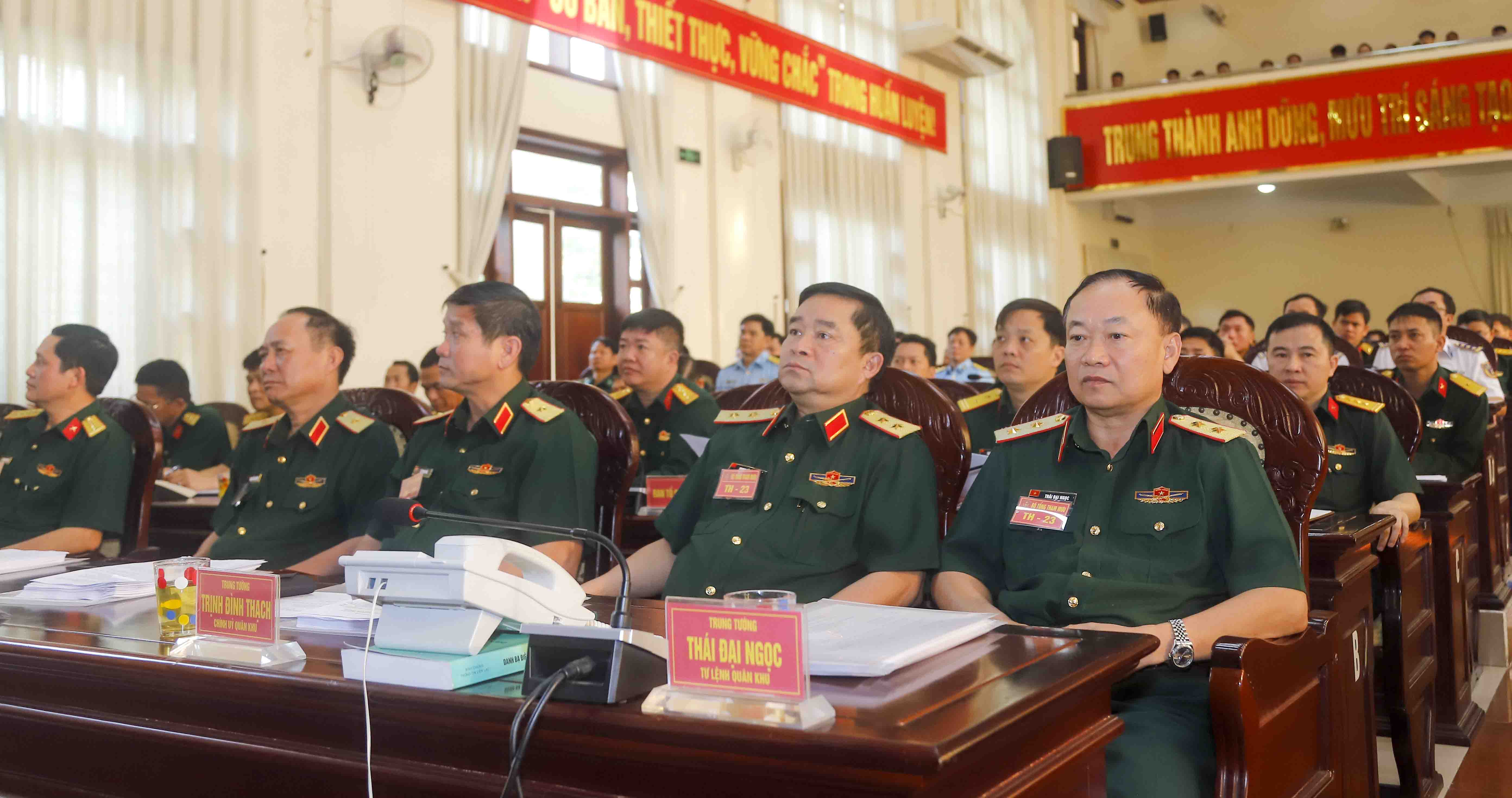 Chủ động ứng phó với thách thức an ninh phi truyền thống