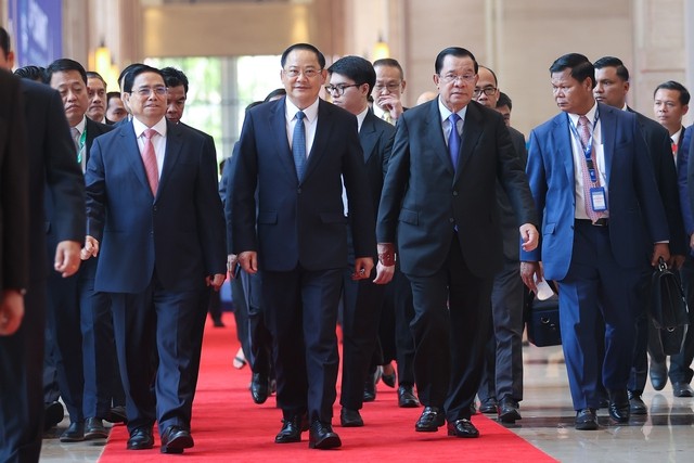 Việt Nam coi trọng phát triển quan hệ với các nước láng giềng, các nước trong khu vực