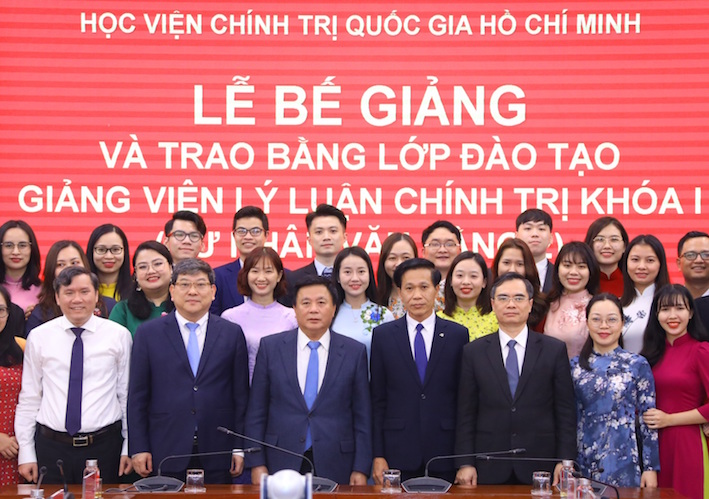 42 học viên tốt nghiệp lớp đào tạo giảng viên lý luận chính trị khóa I