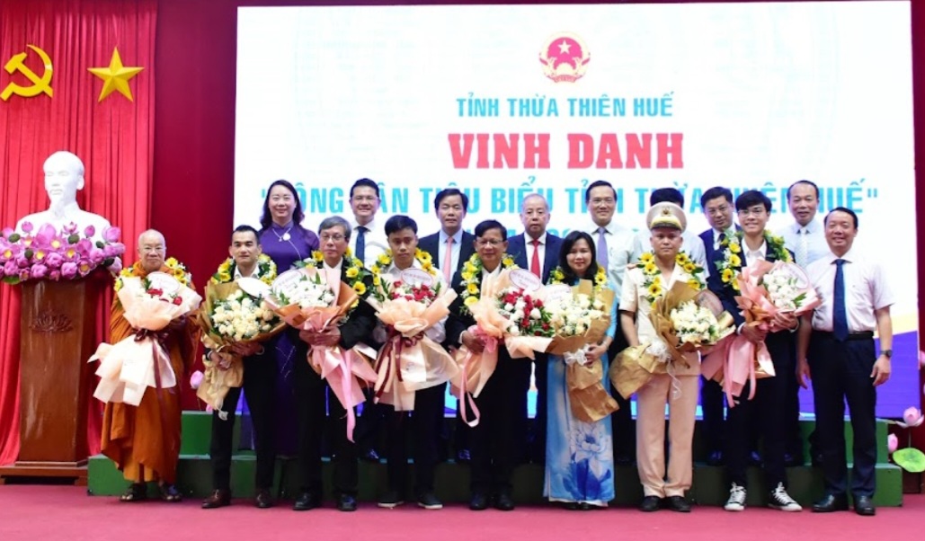 Vinh danh 10 “Công dân tiêu biểu tỉnh Thừa Thiên Huế”