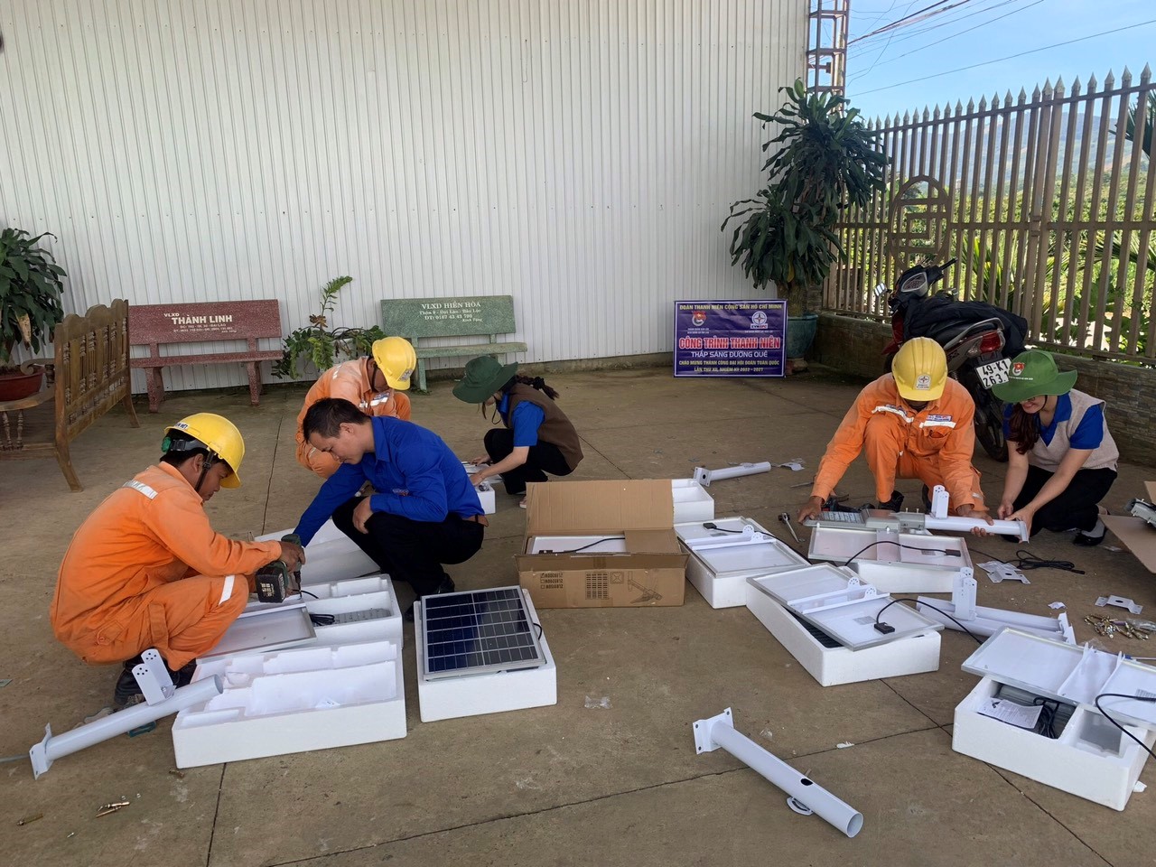 Tích cực triển khai các chương trình “Thắp sáng đường quê”