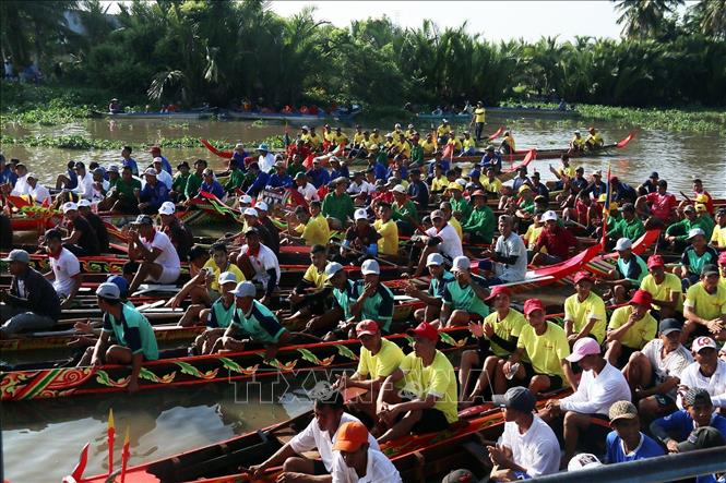 Tổ chức đua ghe ngo mừng Tết Chôl - Chnăm - Thmây ở Kiên Giang