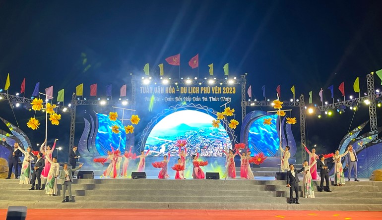 Phú Yên phấn đấu đưa du lịch trở thành ngành kinh tế mũi nhọn