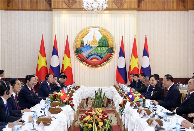 Chủ tịch nước Võ Văn Thưởng hội kiến Thủ tướng Lào Sonexay Siphandone