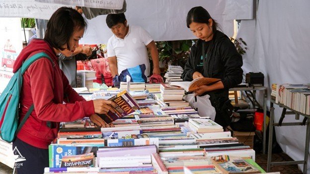 Làm gì để phát triển văn hóa đọc trong thời kì chuyển đổi số
