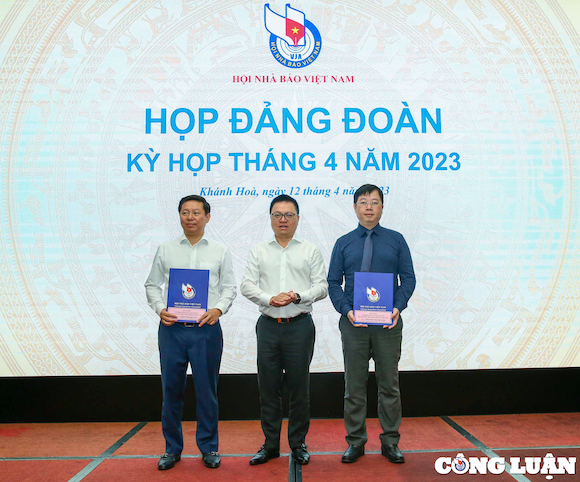 Trao quyết định chỉ định tham gia Đảng đoàn Hội Nhà báo Việt Nam