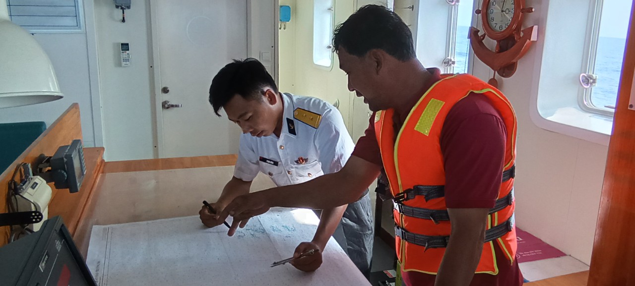 Khẩn trương tìm kiếm ngư dân mất tích