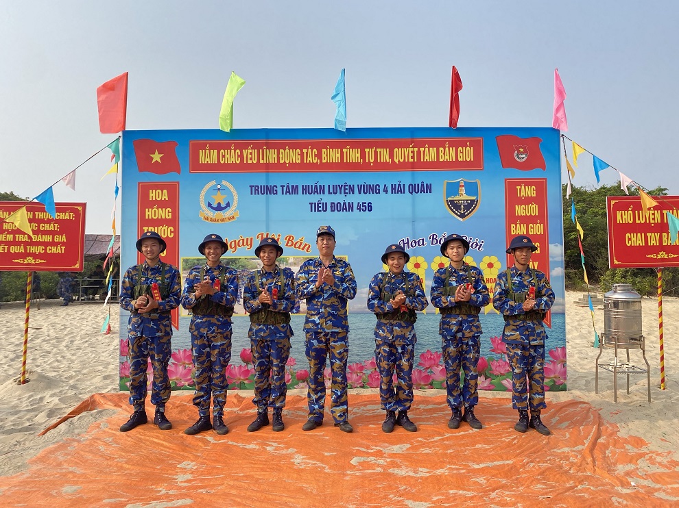 Kiểm tra bắn tập lần 2 cho chiến sĩ mới
