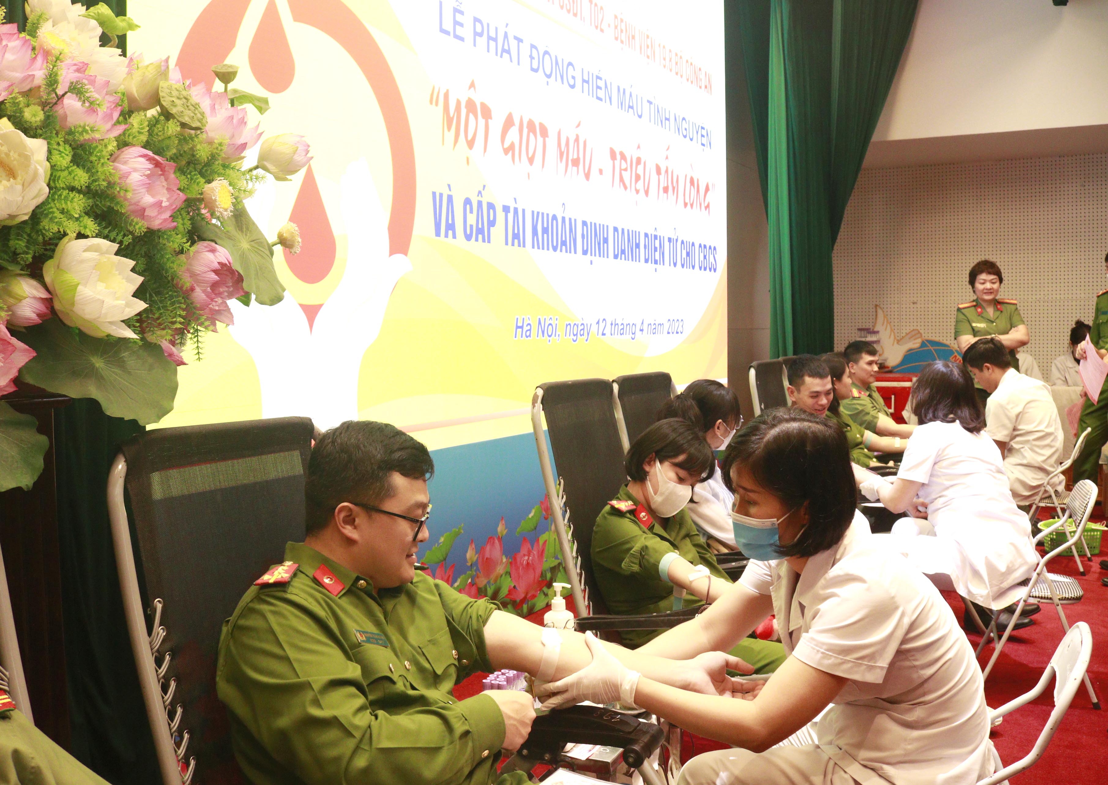 “Một giọt máu – triệu tấm lòng” vì đồng đội thân yêu