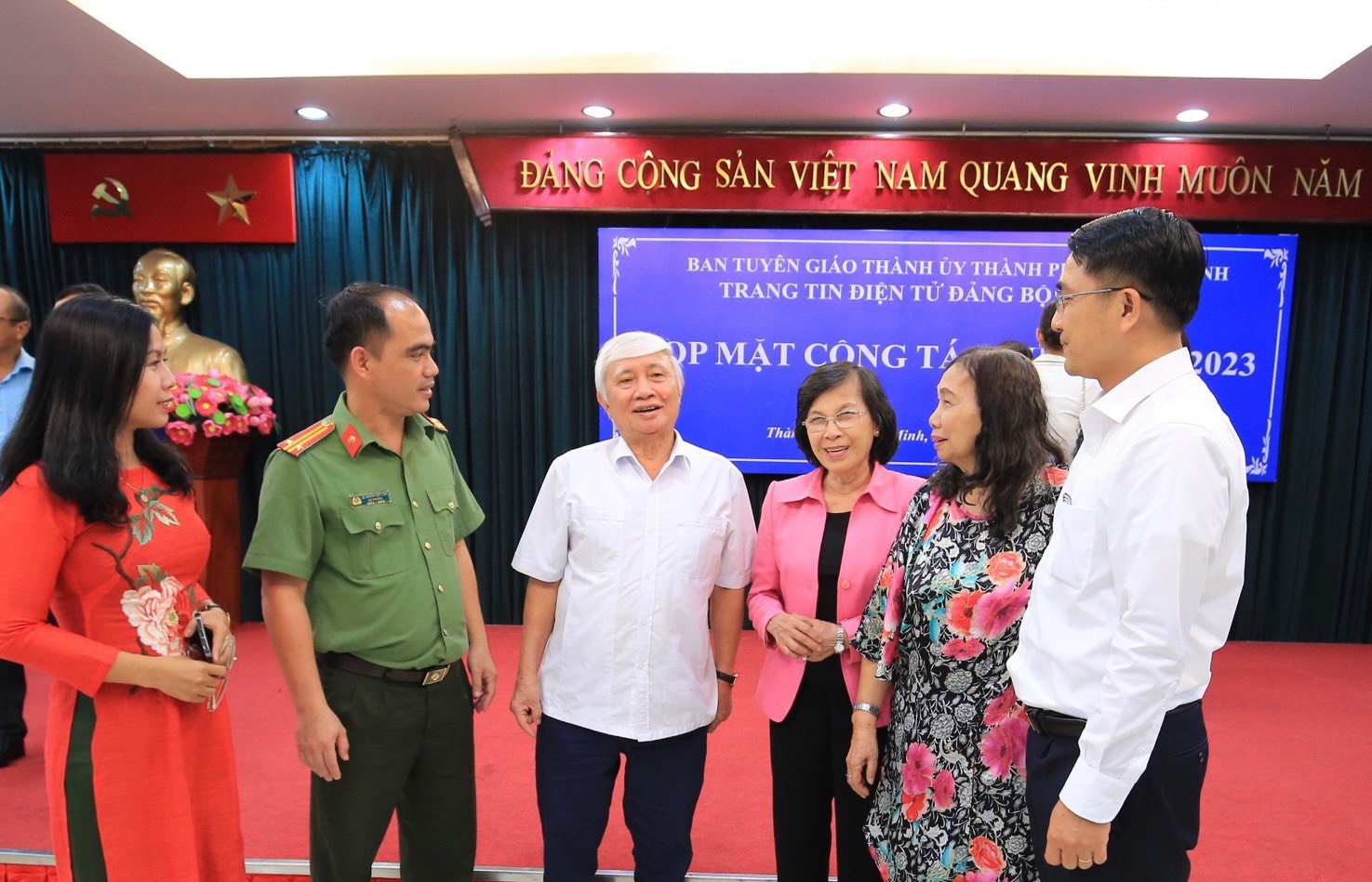 Trang tin Đảng bộ TP Hồ Chí Minh Đổi mới hình thức tuyên truyền hấp dẫn bạn đọc