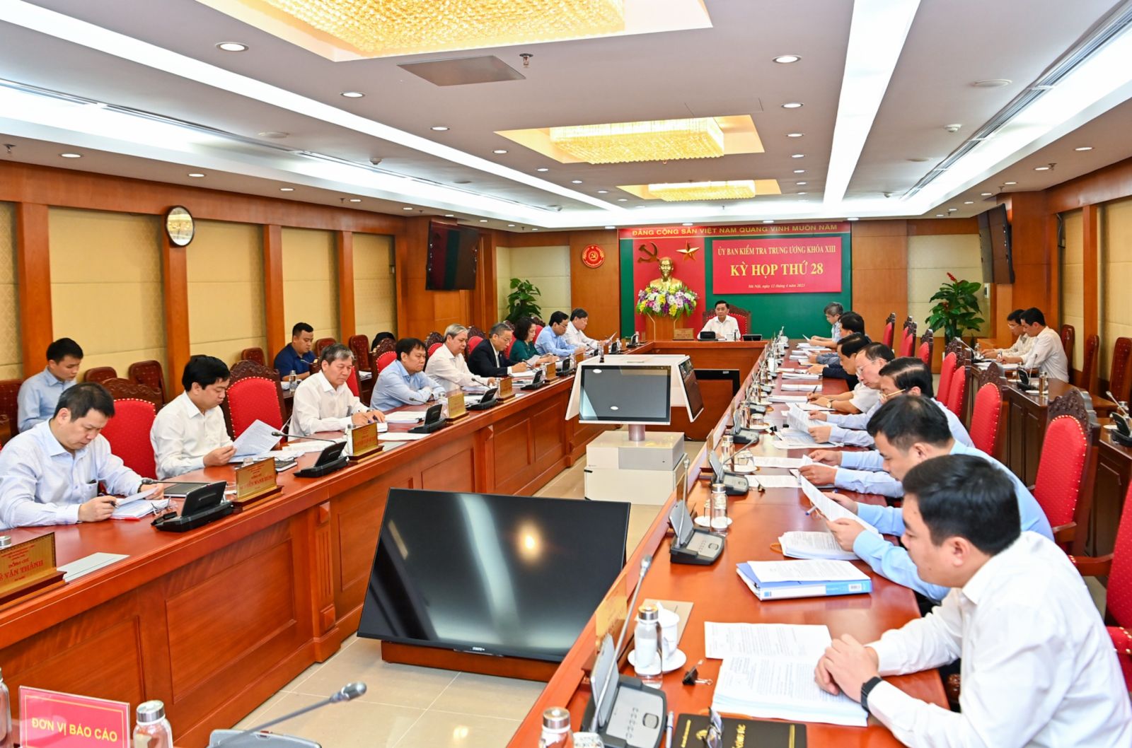 Ủy ban Kiểm tra Trung ương kỷ luật và đề nghị kỷ luật các tập thể, cá nhân vi phạm
