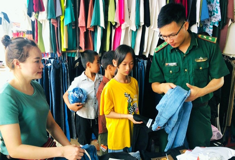 Nâng bước cho học sinh khu vực biên giới tiếp tục đến trường