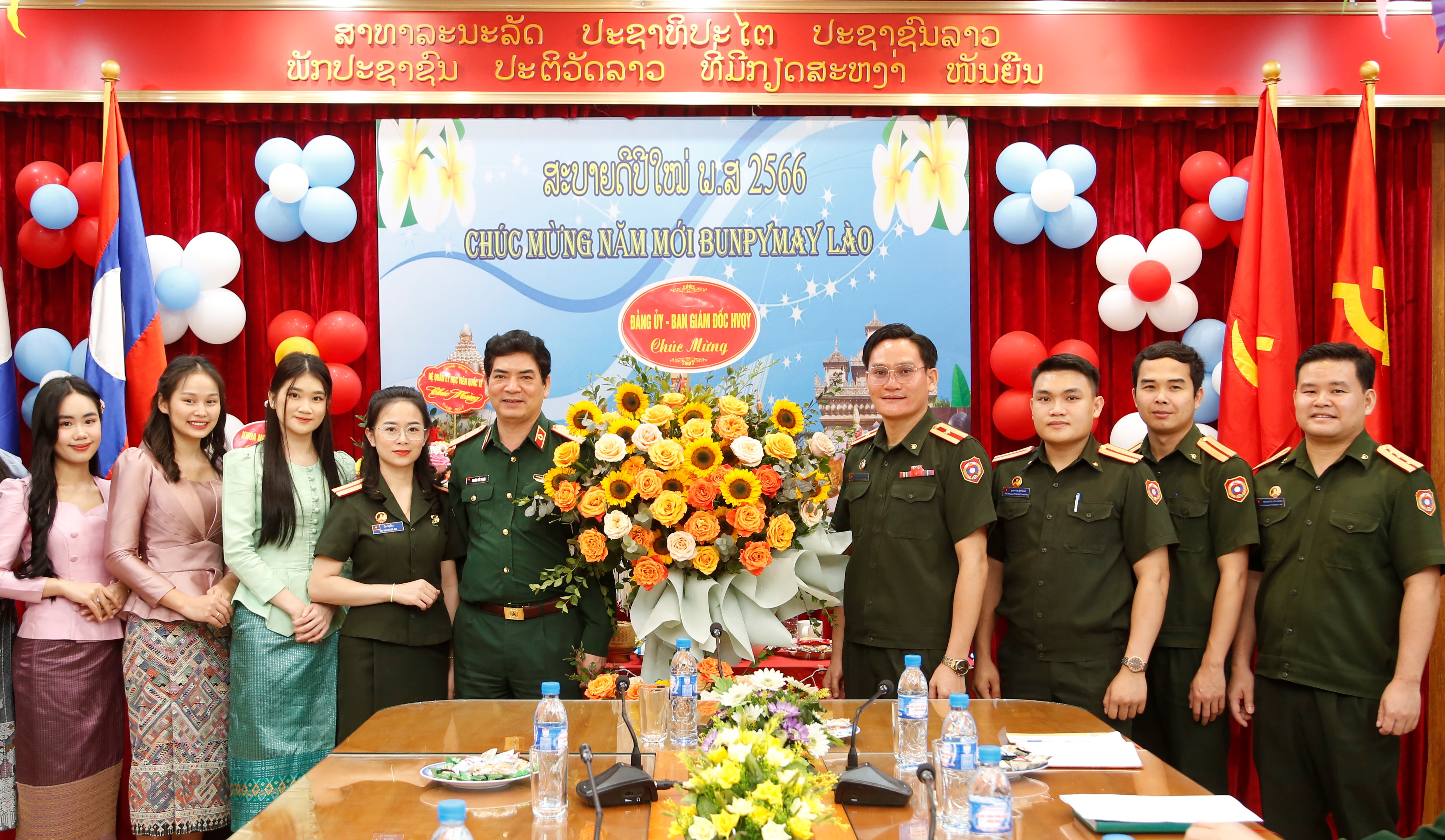 Chúc Tết cổ truyền Bunpimay của Lào và Chol Chnam Thmay của Campuchia tại Học viện Quân y