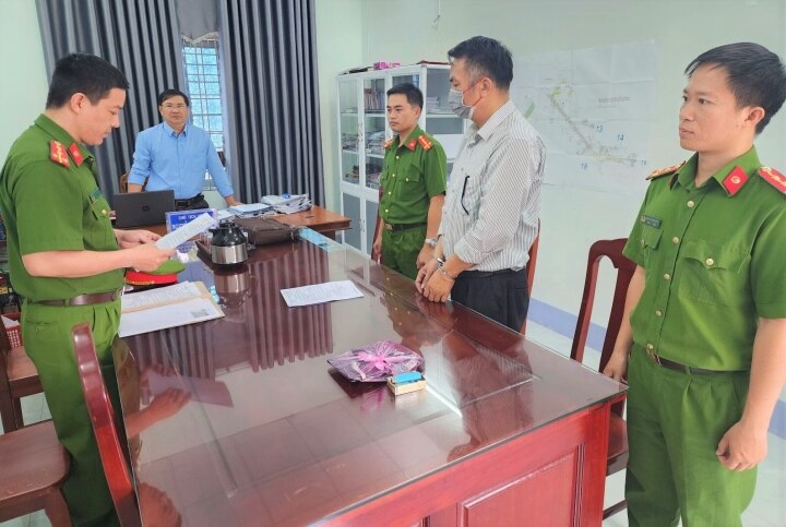 Xử nghiêm đối tượng “tung tin” sắp là cán bộ cấp cao để lừa đảo