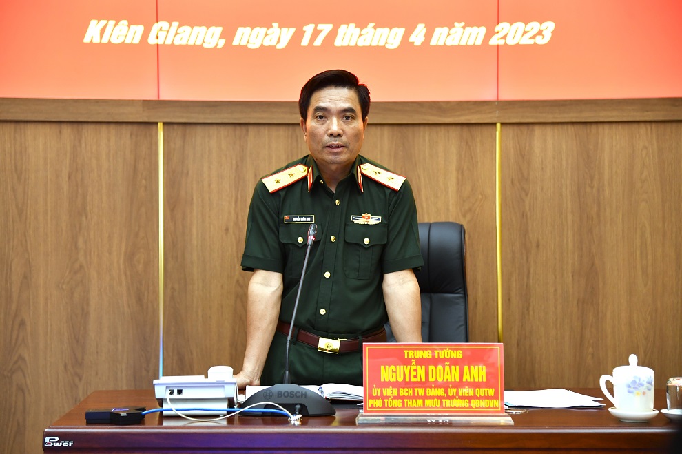 Trung tướng Nguyễn Doãn Anh thăm, làm việc tại Vùng 5 Hải quân
