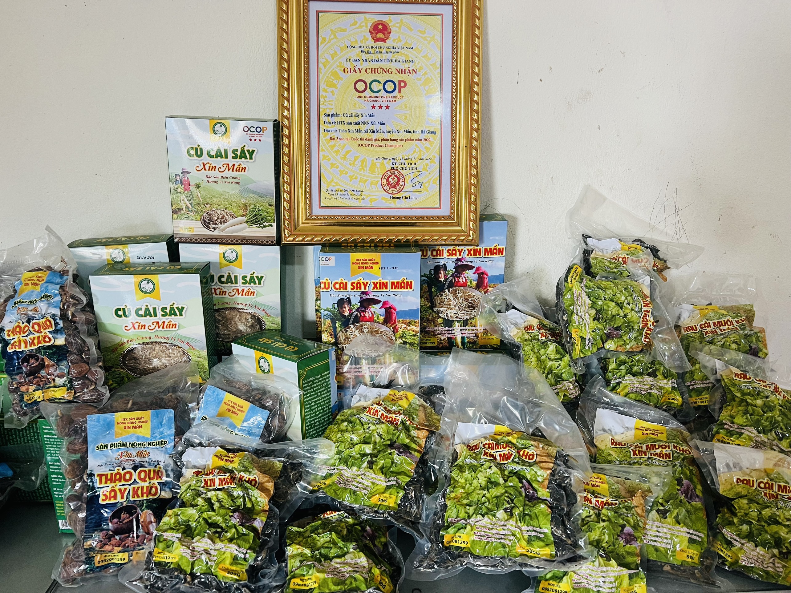 Giúp người dân thoát nghèo trên đỉnh Gia Long