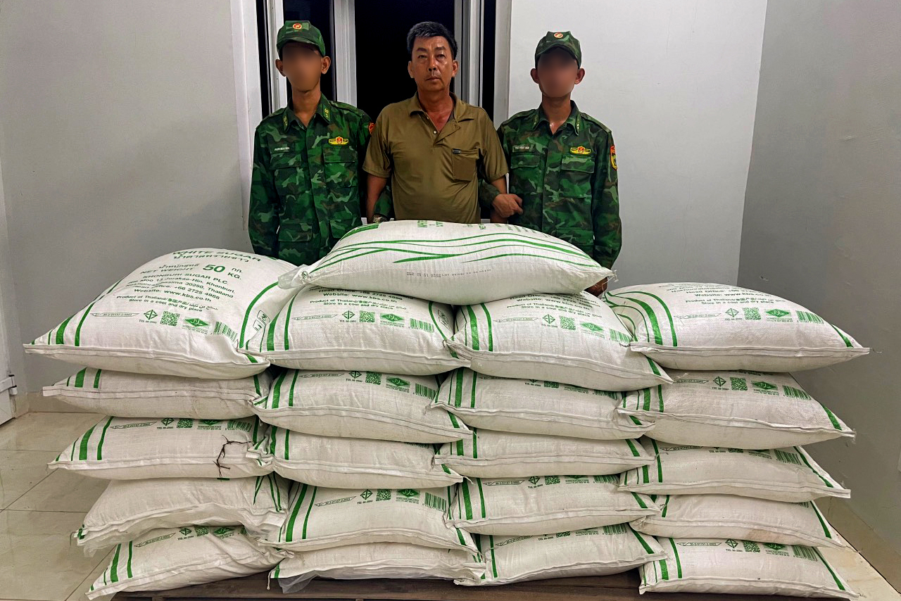 An Giang Bắt đối tượng buôn hơn 1 tấn đường cát không rõ nguồn gốc