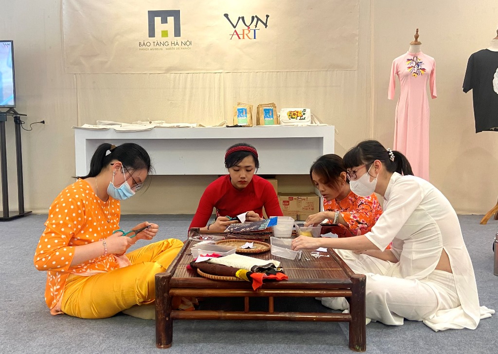 Sáng tạo tranh ghép từ vải vụn