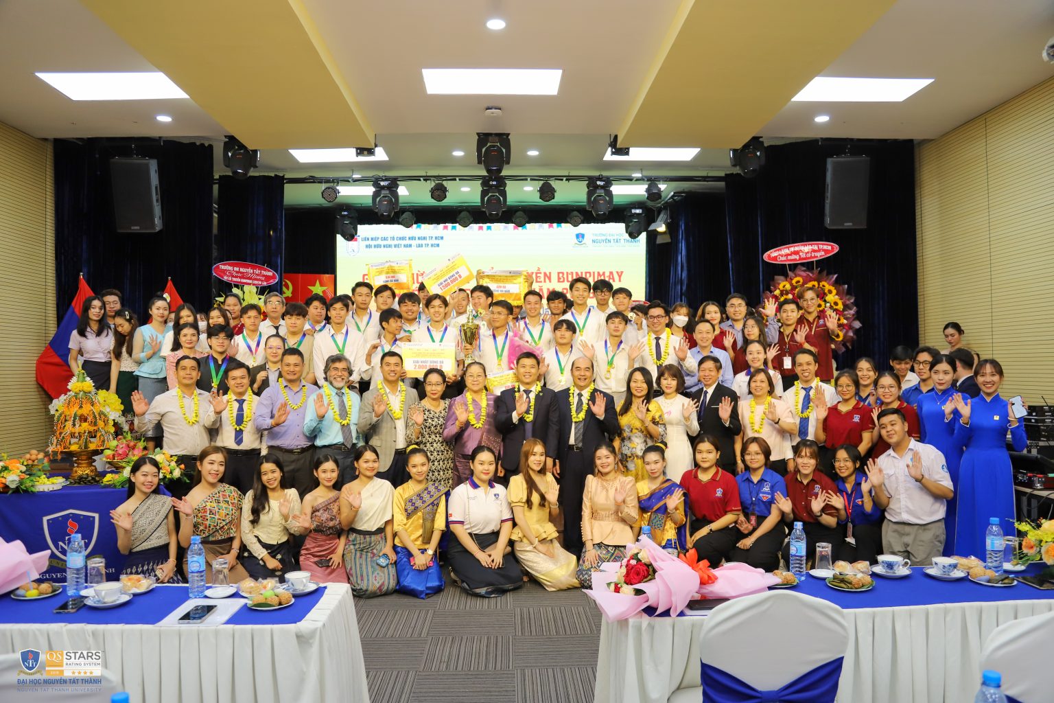 Sinh viên Lào tại Trường đại học Nguyễn Tất Thành vui Tết cổ truyền Bunpimay