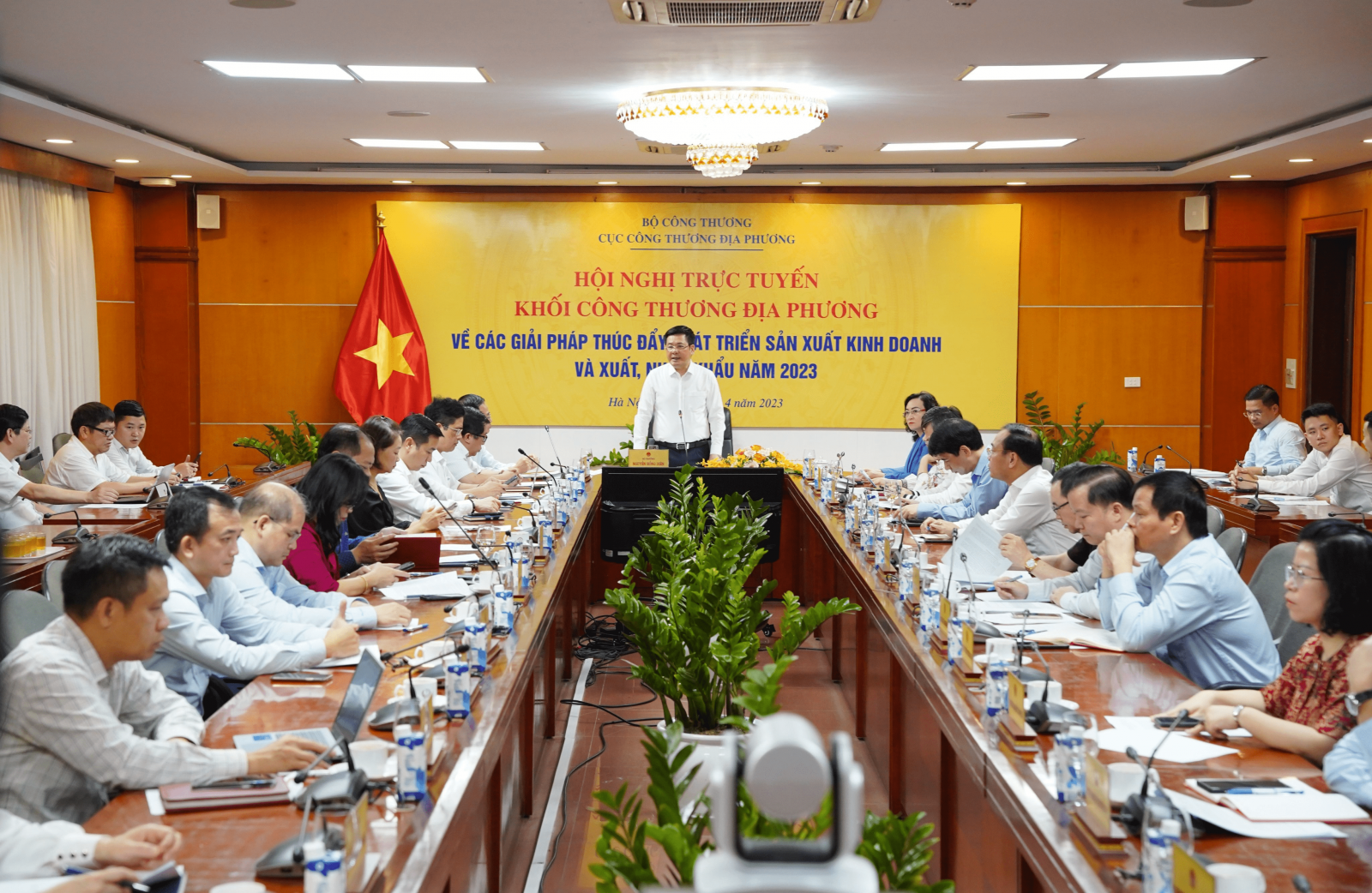 Tìm giải pháp thúc đẩy phát triển sản xuất kinh doanh và xuất, nhập khẩu