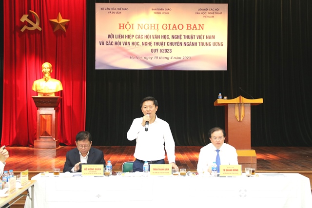 Động viên văn nghệ sĩ tích cực sáng tạo những tác phẩm chất lượng