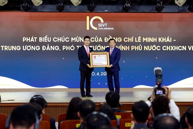 Samsung Việt Nam Thái Nguyên đón nhận Huân chương Lao động hạng Ba