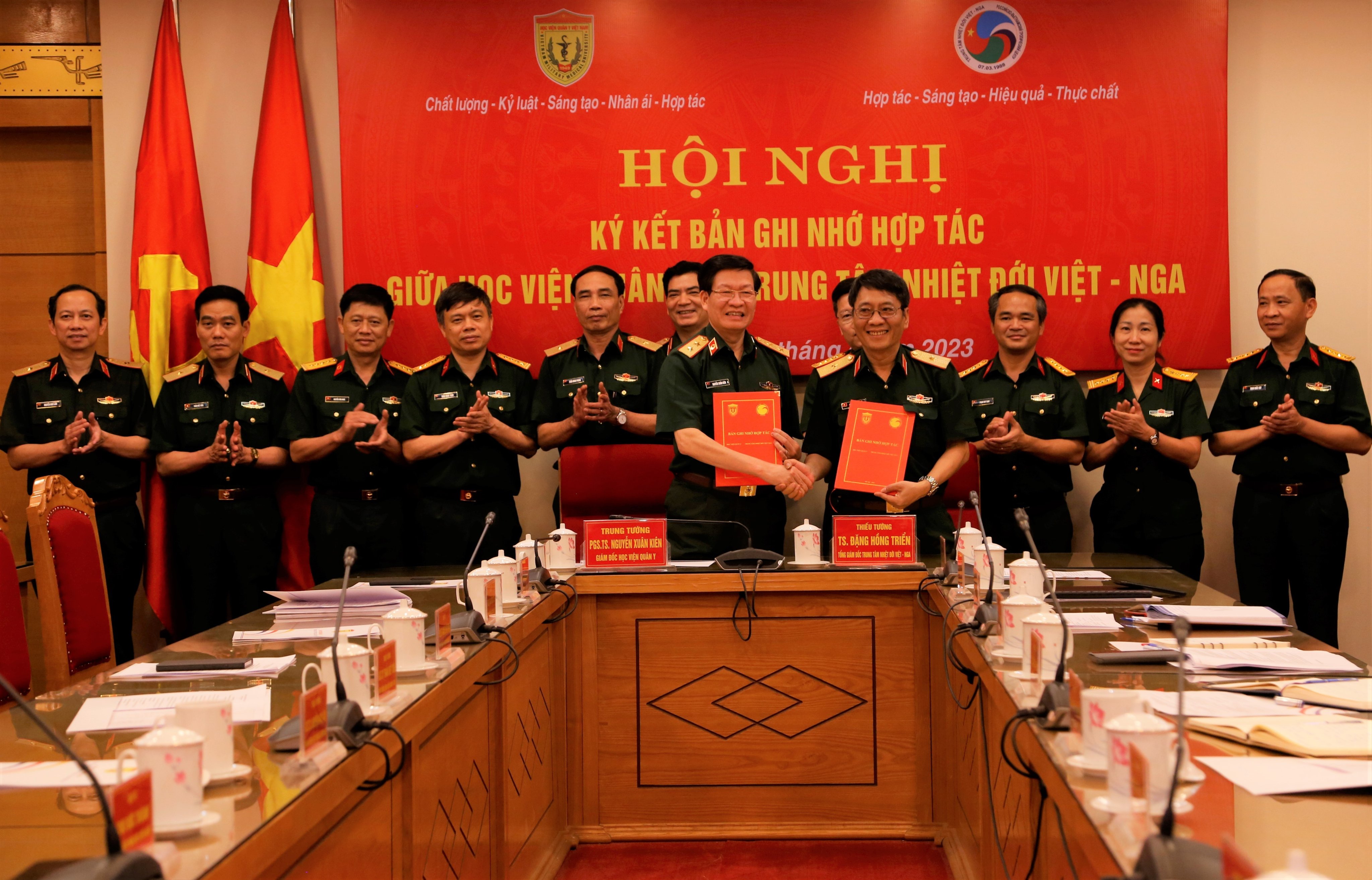 Học viện Quân y và Trung tâm nhiệt đới Việt - Nga ký Bản ghi nhớ hợp tác