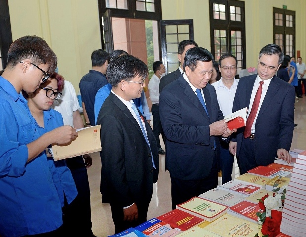 Xây dựng môi trường trao đổi học thuật, lý luận chính trị đổi mới, sáng tạo