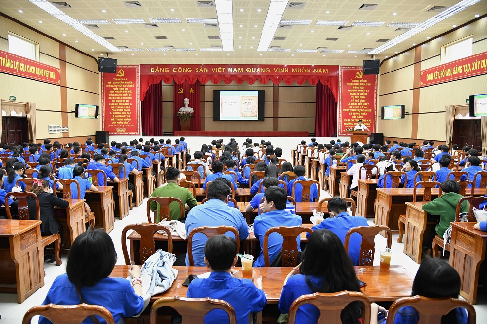 Vùng 5 Hải quân tuyên truyền biển, đảo, thu hút nguồn nhân lực
