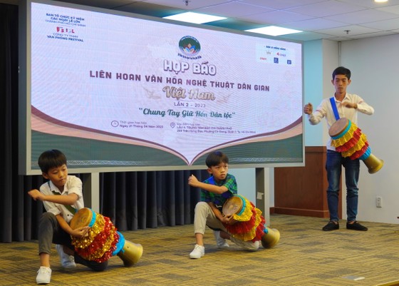 Liên hoan văn hóa nghệ thuật dân gian diễn ra tại TP Hồ Chí Minh dịp 30 4
