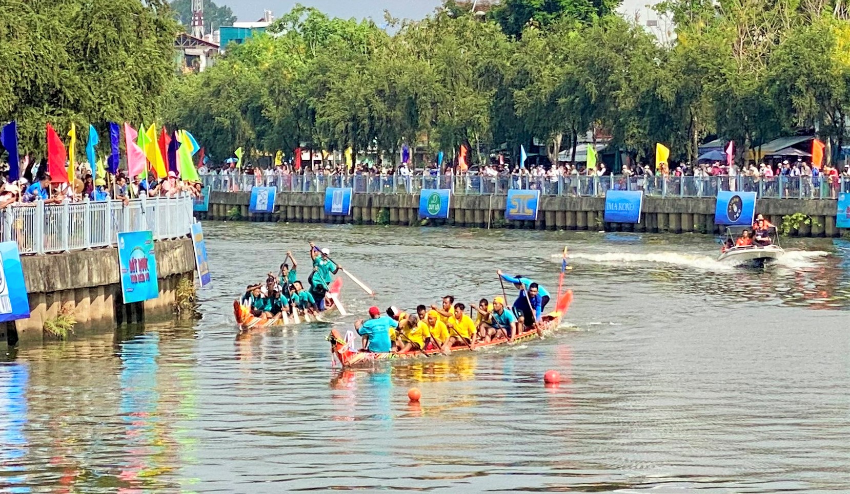 Lễ hội đua ghe Ngo Đất nước trọn niềm vui”