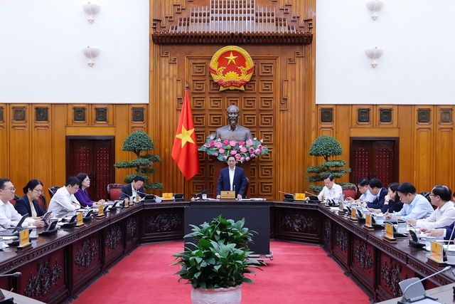 Thủ tướng chủ trì họp về lãi suất cho vay, trái phiếu doanh nghiệp và bất động sản