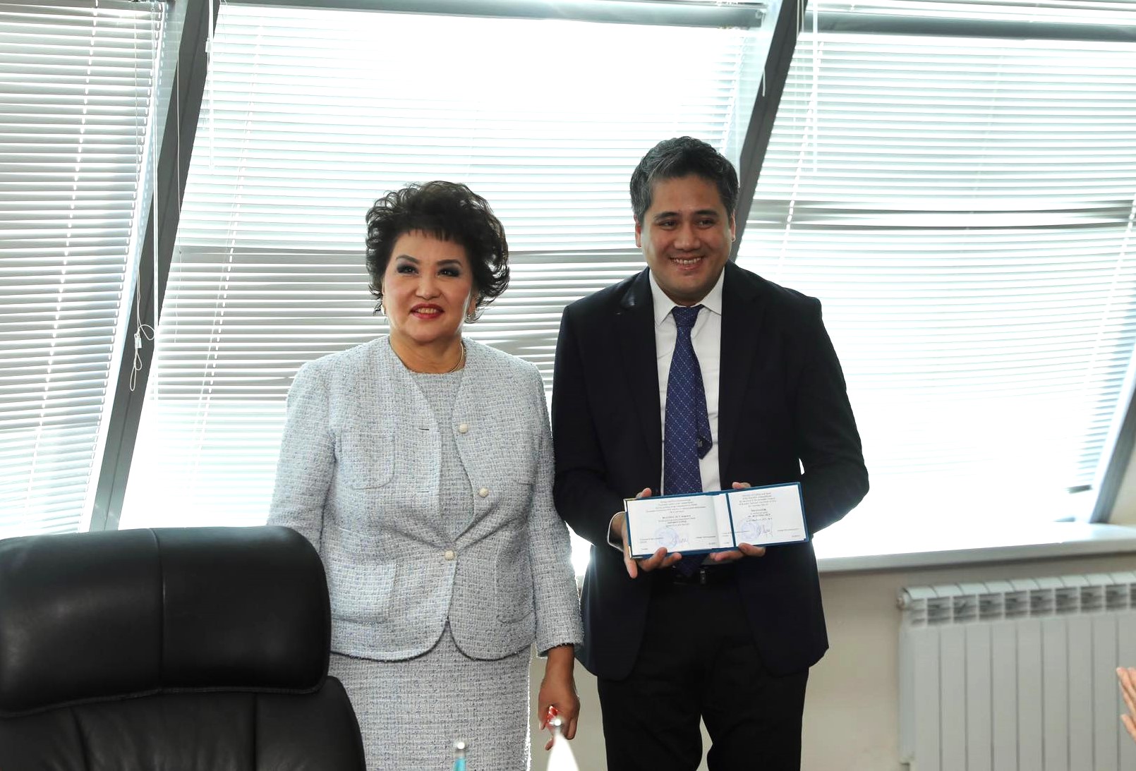 NSƯT Bùi Công Duy được bổ nhiệm Giáo sư danh dự Trường ĐH Nghệ thuật Quốc gia Kazakhstan