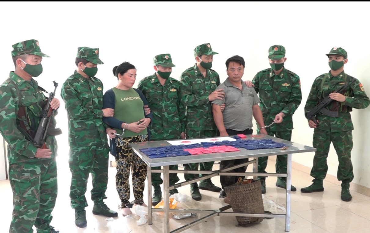 Bắt 2 đối tượng vận chuyển 15 000 viên ma túy tổng hợp