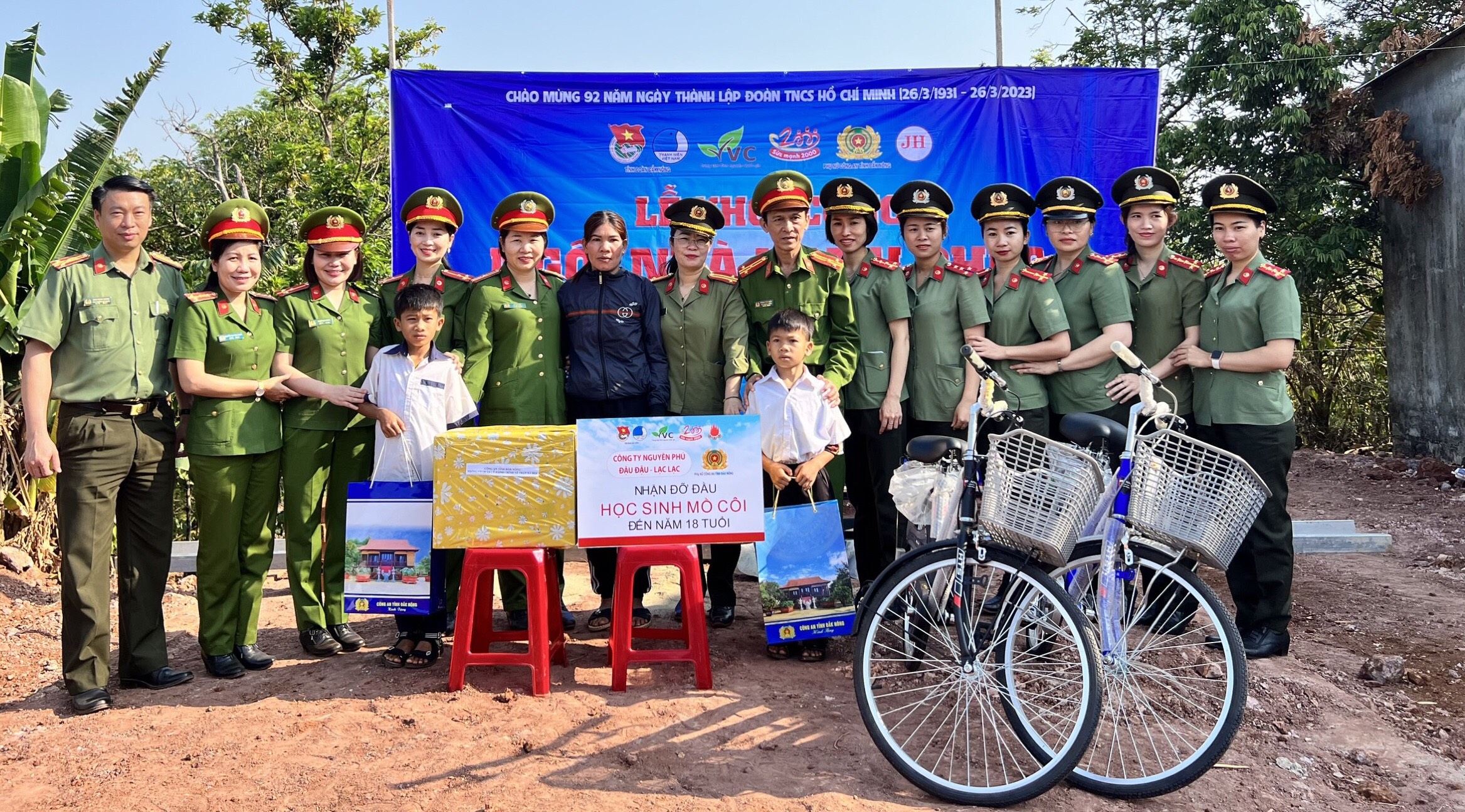 “Mẹ đỡ đầu” và “Ngôi nhà hạnh phúc” Việc làm thiết thực của phụ nữ Công an tỉnh Đắk Nông
