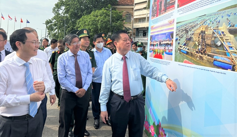 Triển lãm ảnh “Tự hào một dải biên cương”