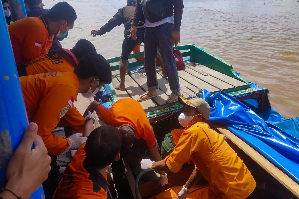 Chìm tàu cao tốc ở Indonesia, ít nhất 11 người thiệt mạng