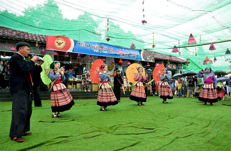 Chợ phiên “Sắc màu Lào Cai”
