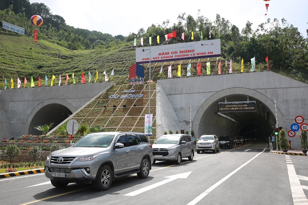 Cùng tháo gỡ khó khăn, quyết tâm thực hiện con đường hầm xuyên núi Cả