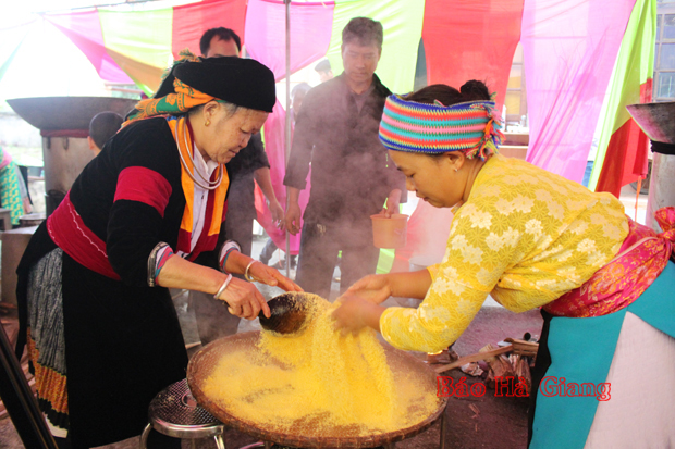 Mèn mén - món ăn đặc biệt của người Mông