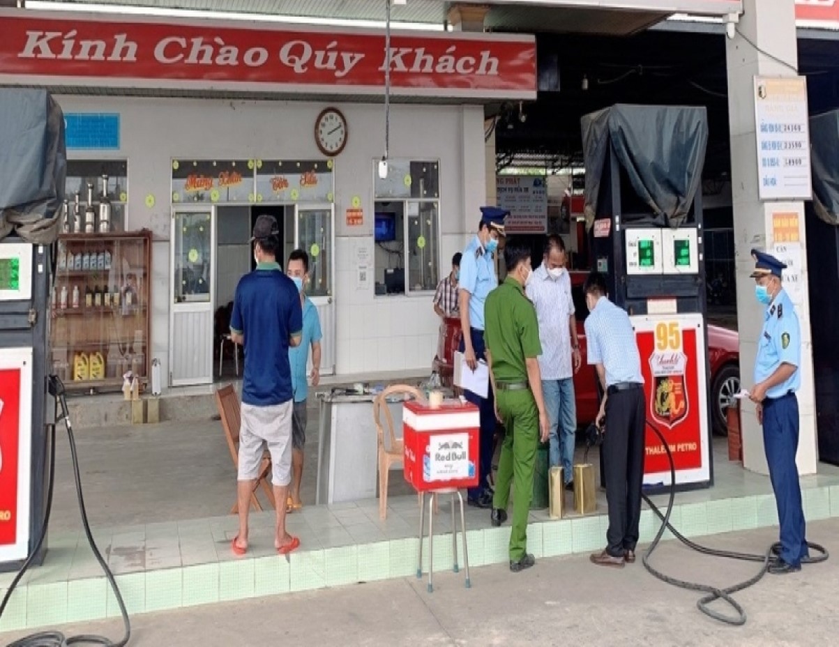 Bình Dương Doanh nghiệp bán xăng kém chất lượng bị phạt gần 885 triệu đồng