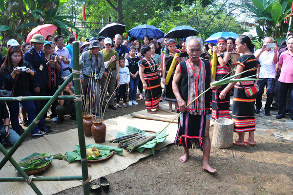 Lễ mừng lúa mới của người Xơ Đăng