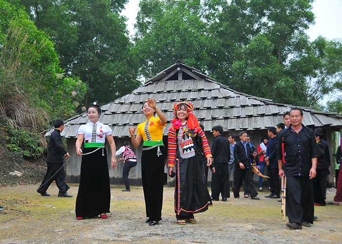 Trò chơi dân gian lãng mạn của người H’Mông, Thái